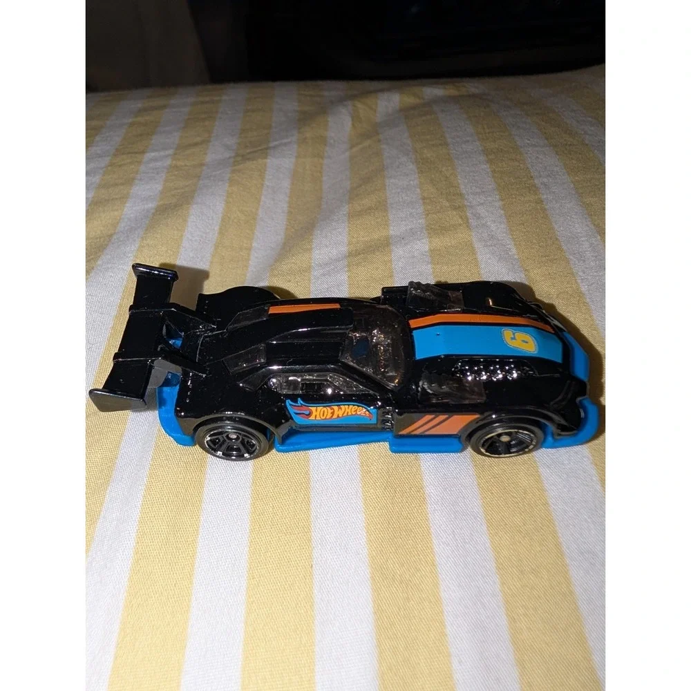 Hot Wheels GT Hunter Black 6 Racing Series 2015 Diecast Car 1:64 Scale